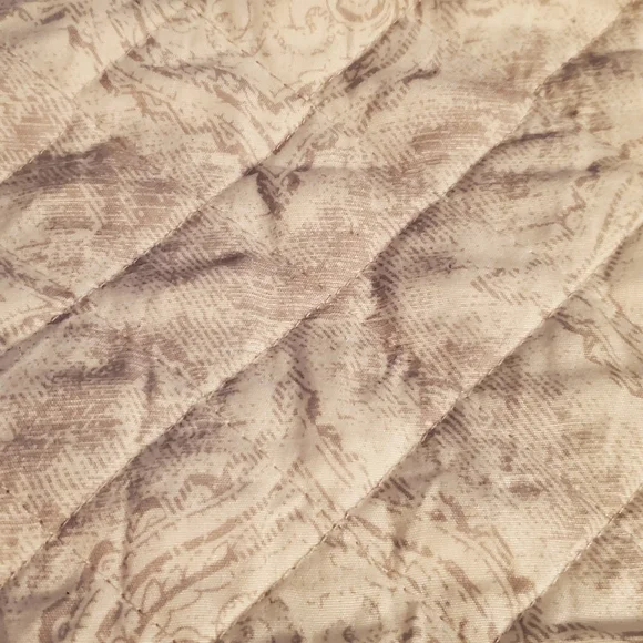 Elegant Light Grey Quilted Bedding King Size With Shams - Picture 4 of 6